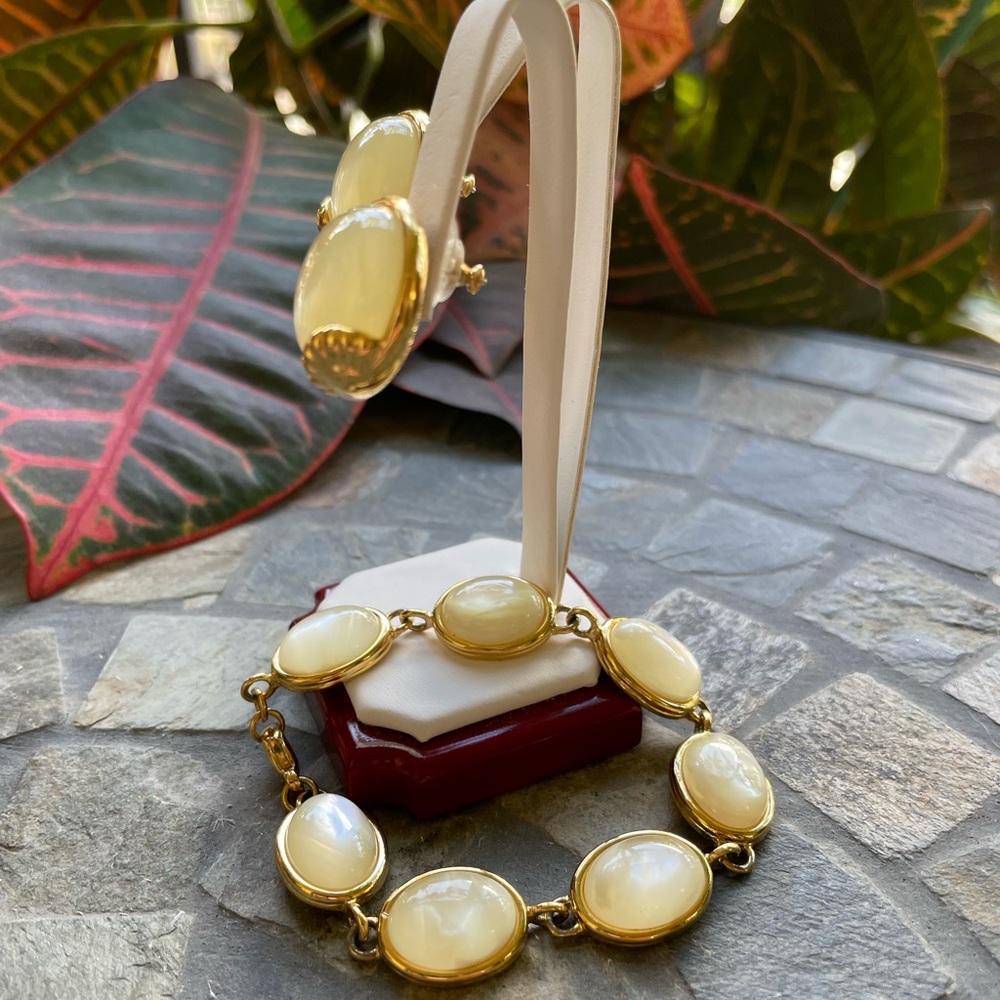 VTG Monet 1980 Mother of Pearl Bracelet ER Set